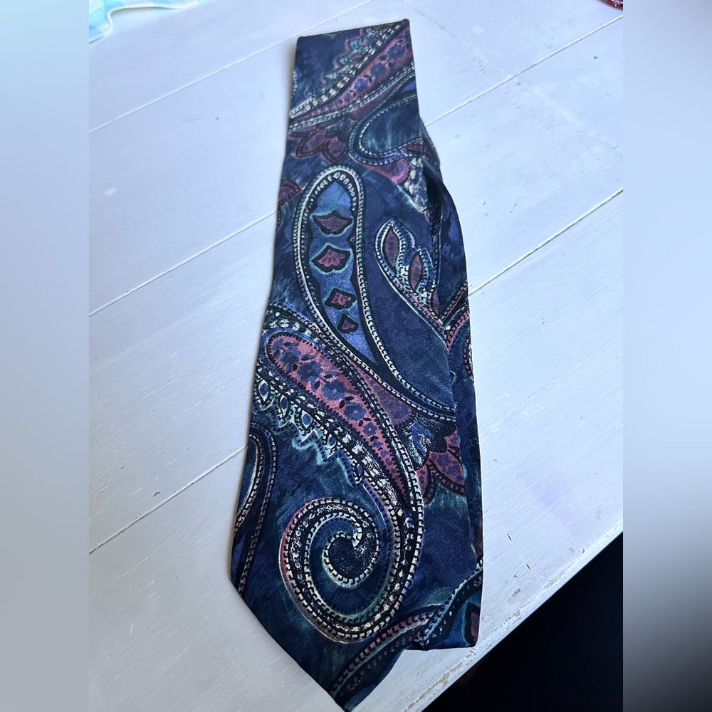 VINTAGE OSCAR DE LA RENTA TIE